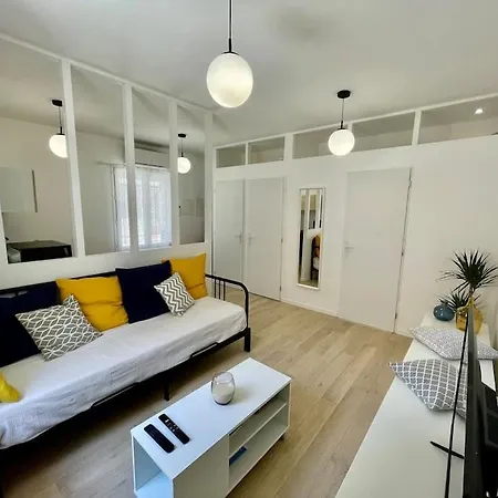 Apartment Studio Entierement Renove, Situe Au Coeur Du Quartier Sete